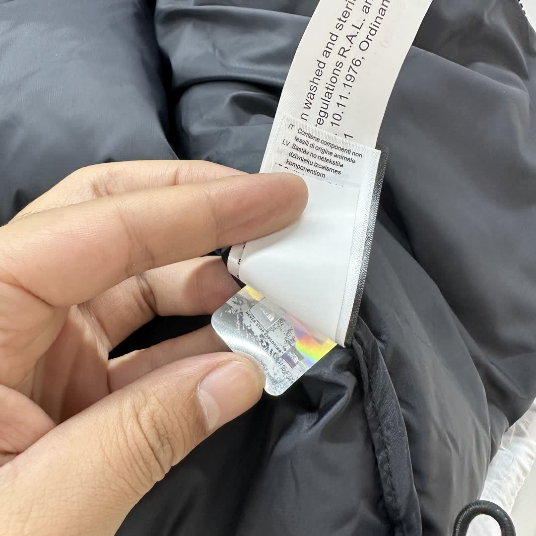 The North Face Nuptse Short Down Jacket NF0A5GGE